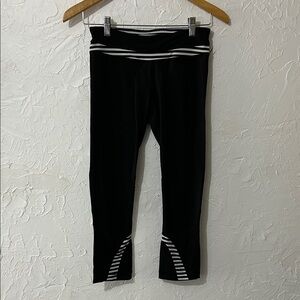 Lululemon - XS (I believe).
Capri Leggings with White Stripe Accents